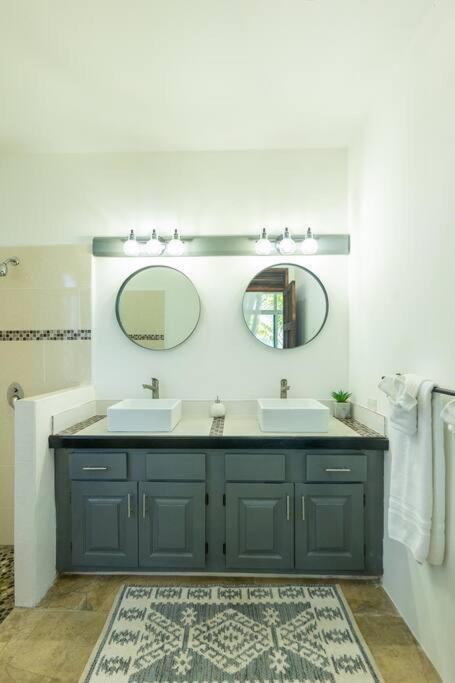 Ivy'S Cove Beach Side Condo - Luxury Villa Whitehouse Exterior foto