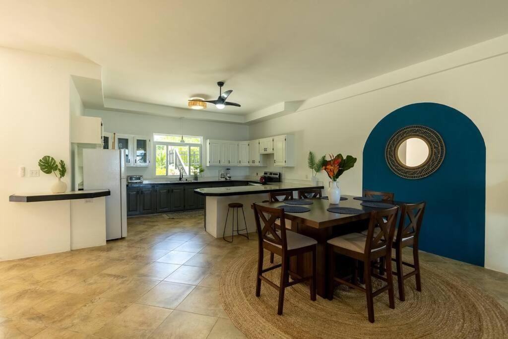 Ivy'S Cove Beach Side Condo - Luxury Villa Whitehouse Exterior foto